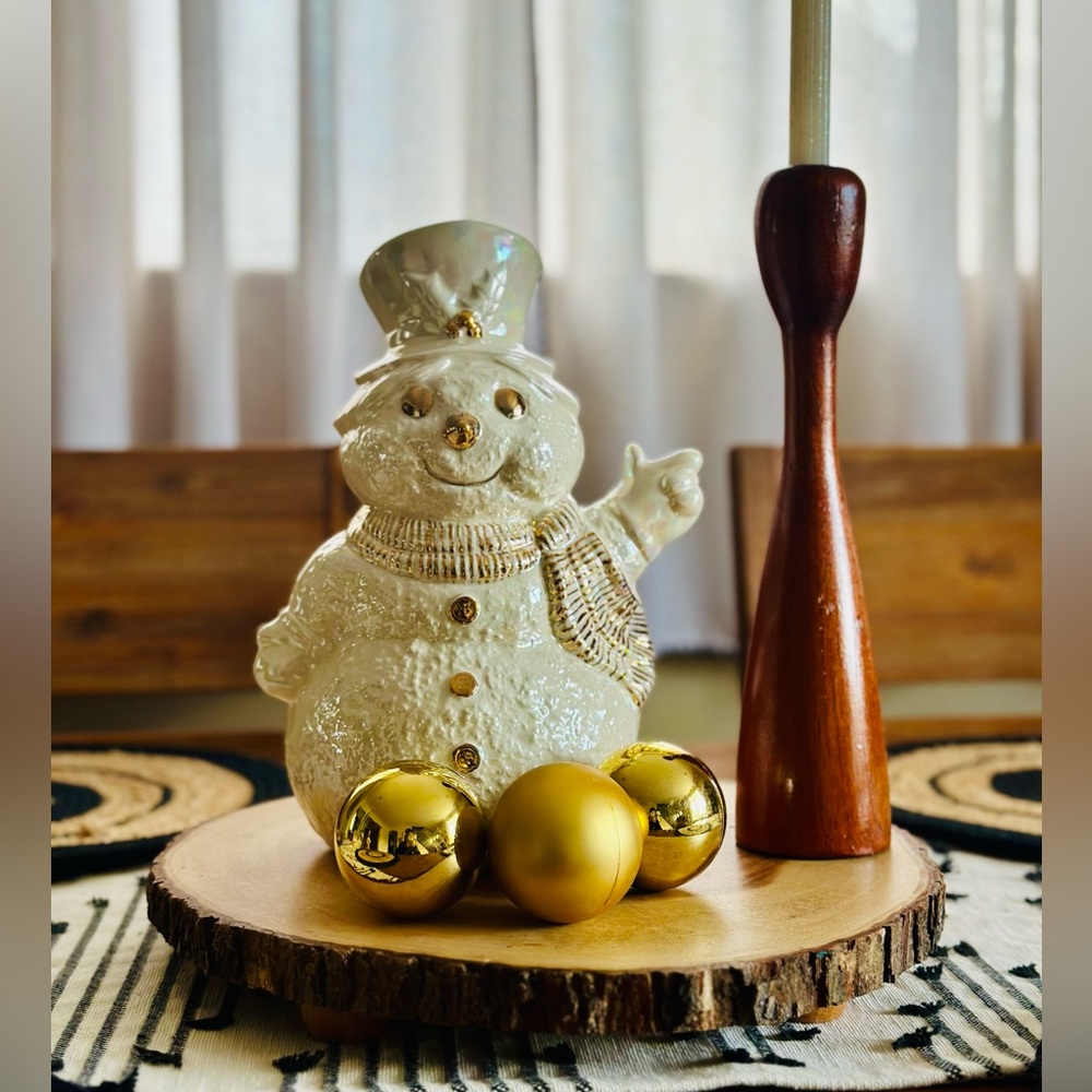 Demure Snowman - Too Cute ☃️